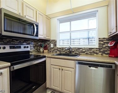 25740 Hickory Boulevard - Photo Thumbnail 4