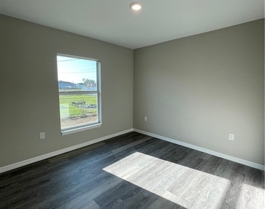 610 Nw 11th Terrace - Photo Thumbnail 9