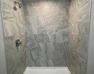 610 Nw 11th Terrace - Photo Thumbnail 6
