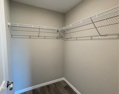 610 Nw 11th Terrace - Photo Thumbnail 4