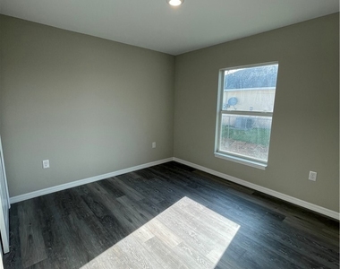 610 Nw 11th Terrace - Photo Thumbnail 7