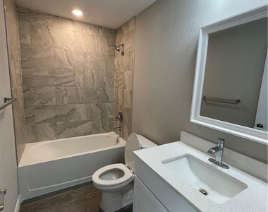 610 Nw 11th Terrace - Photo Thumbnail 8
