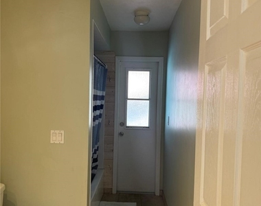 921 Jefferson Avenue - Photo Thumbnail 7