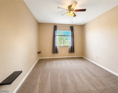 6490 Aragon Way - Photo Thumbnail 15