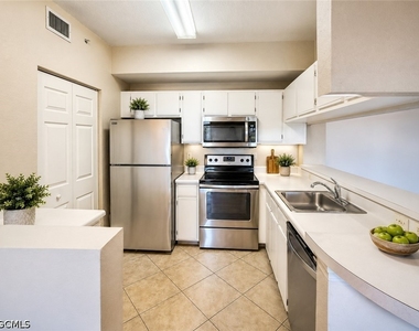 6490 Aragon Way - Photo Thumbnail 5
