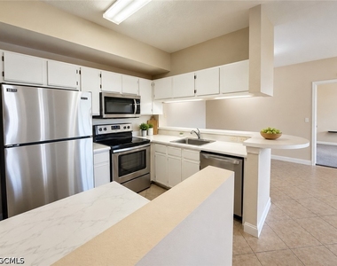 6490 Aragon Way - Photo Thumbnail 7