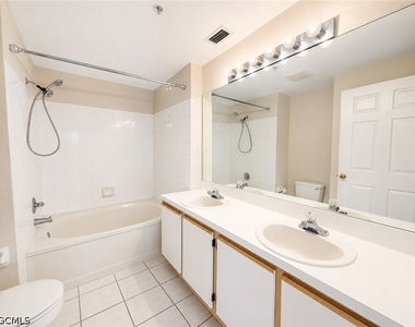6490 Aragon Way - Photo Thumbnail 18