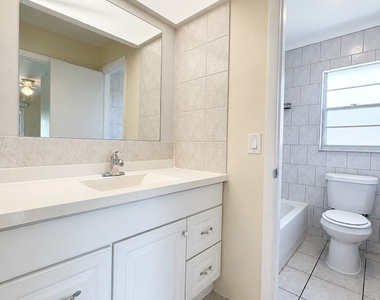 4133 Sw 7th Place - Photo Thumbnail 4