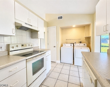 4133 Sw 7th Place - Photo Thumbnail 3