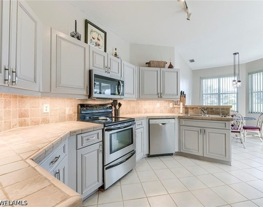 8529 Fairway Bend Drive - Photo Thumbnail 10