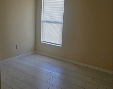 203 Se 13th Street - Photo Thumbnail 12