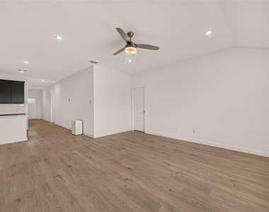 3827 Pierce Place Lane - Photo Thumbnail 10