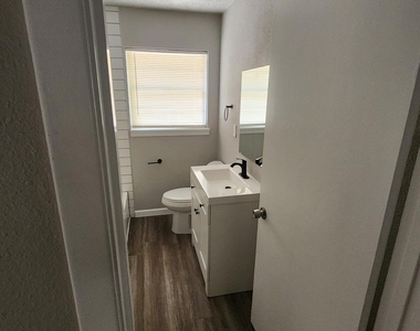610 Tovrea Road - Photo Thumbnail 8