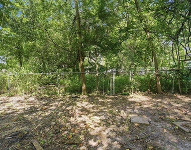202 S Magnolia Street - Photo Thumbnail 6