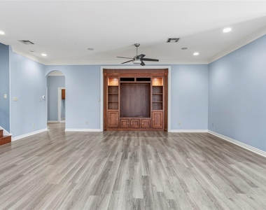2535 Broadway Street - Photo Thumbnail 8