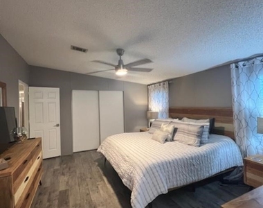 1515 Gulf Coast Drive - Photo Thumbnail 12