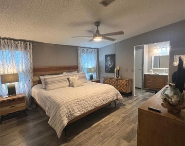 1515 Gulf Coast Drive - Photo Thumbnail 11