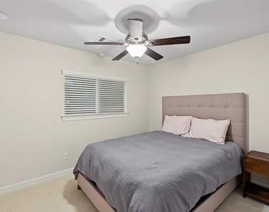 2713 Shadybrook Meadow Drive - Photo Thumbnail 10