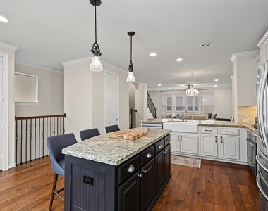 2713 Shadybrook Meadow Drive - Photo Thumbnail 8