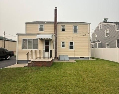 11 Canterbury - Photo Thumbnail 3
