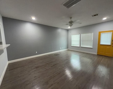 1828 Fletcher Street - Photo Thumbnail 5
