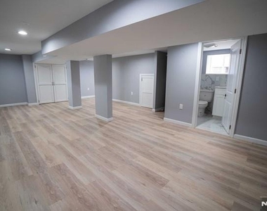 313 Livingston - Photo Thumbnail 15