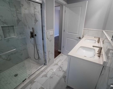 313 Livingston - Photo Thumbnail 10
