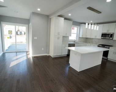 313 Livingston - Photo Thumbnail 7