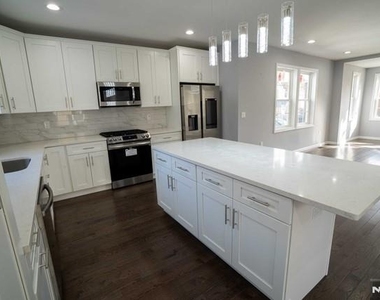313 Livingston - Photo Thumbnail 6