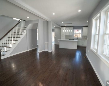 313 Livingston - Photo Thumbnail 3