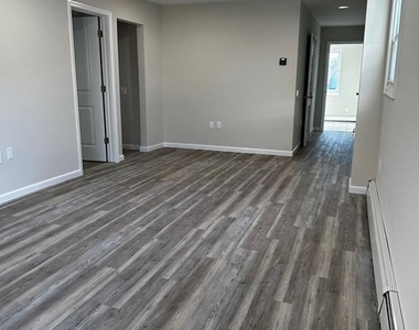 48 Lynn - Photo Thumbnail 3