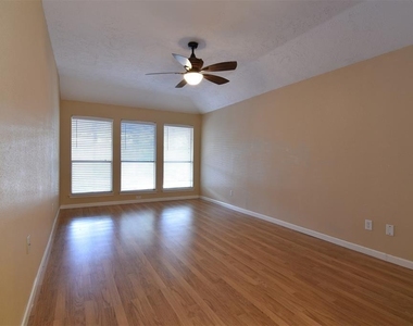 8507 Grove Park Drive - Photo Thumbnail 13
