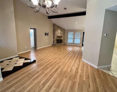 8507 Grove Park Drive - Photo Thumbnail 3