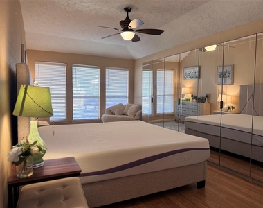 8507 Grove Park Drive - Photo Thumbnail 11