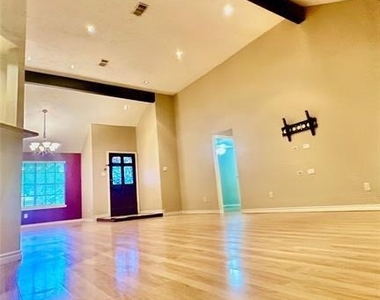 8507 Grove Park Drive - Photo Thumbnail 5