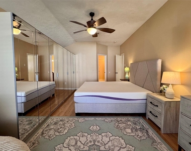 8507 Grove Park Drive - Photo Thumbnail 12