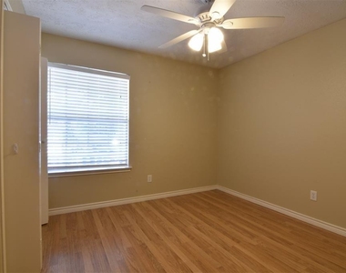 8507 Grove Park Drive - Photo Thumbnail 17