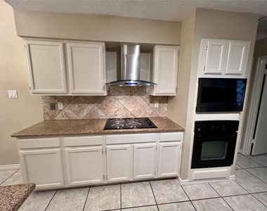 8507 Grove Park Drive - Photo Thumbnail 10