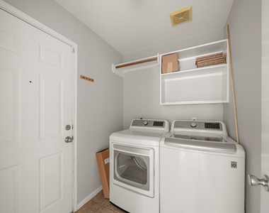 1242 Hunter Wood Drive - Photo Thumbnail 15