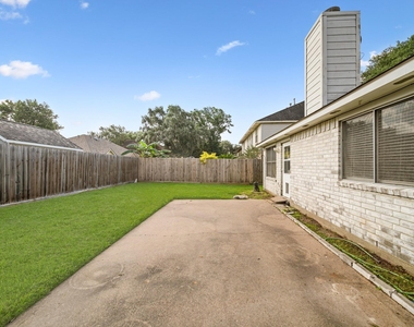 1242 Hunter Wood Drive - Photo Thumbnail 16