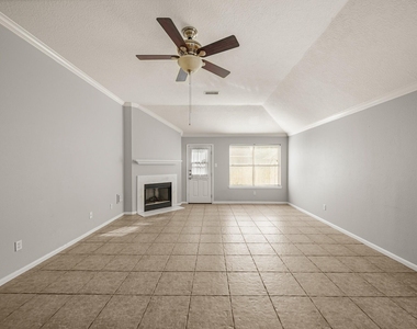 1242 Hunter Wood Drive - Photo Thumbnail 4