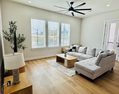 1811 Brooks Street - Photo Thumbnail 4