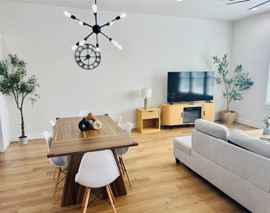 1811 Brooks Street - Photo Thumbnail 2