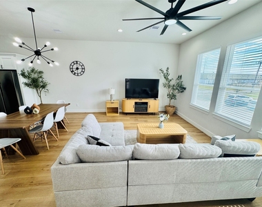 1811 Brooks Street - Photo Thumbnail 1