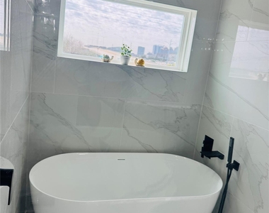 1811 Brooks Street - Photo Thumbnail 10