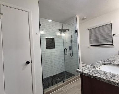 3402 Cascadia Dr - Photo Thumbnail 4