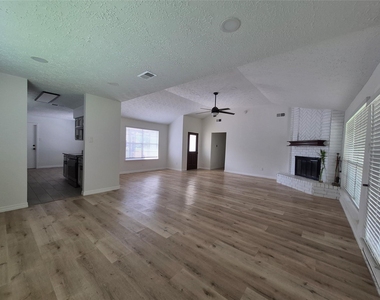 3402 Cascadia Dr - Photo Thumbnail 11