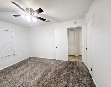 1121 N Chenango Street - Photo Thumbnail 12