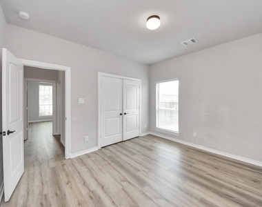 2310 Brett Court - Photo Thumbnail 11