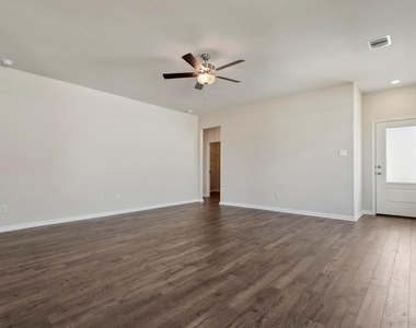 15858 Berry Hill Drive - Photo Thumbnail 2